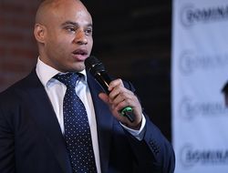 фото - Сколько Нурмагомедов заработает за бой с Сен-Пьером? Менеджер озвучил впечатляющую сумму