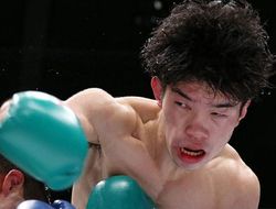 фото - Японский вундеркинд Танака перебил небитого нокаутёра Акосту, защитив титул