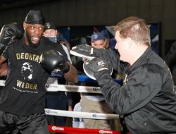 фото - Тренер Уайлдера: Отказываюсь верить, что Джошуа — ручной зверёк Херна