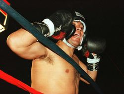 фото - Марадона в 1996 году дебютировал в боксе — досталось даже рефери: видео и фото