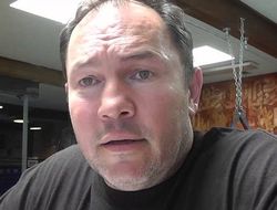 фото - Судьи сбрендили, а Хорн болван — тренер Пакьяо о проигранном поединке