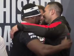 фото - Необычные обнимашки Чисора–Паркер на дуэли взглядов. Дерек проявил инициативу: видео