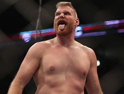фото - UFC: Барнетт задушил Орловского