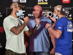 фото - Видео. Муслим Салихов — Элизеу Залески: лучшие моменты боя на UFC 251