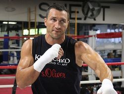 фото - Как Кличко готовится к бою с Джошуа: видео из тренировочного зала