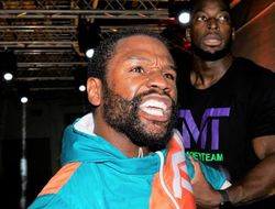 фото - Мэнни Пакьяо и Логан Пол вместе подтрунивают над Флойдом Мейвезером: фото