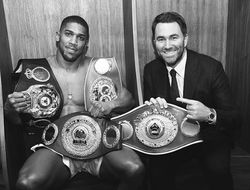 фото - Ломаченко и Беспутин толкаются в ринге, миссия Бивола, поражение Джошуа — соцсети