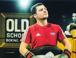 фото - Денис Беринчик победил аргентинскую «Птичку» Эктора Сармиенто