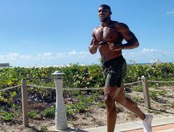 фото - Хабиб показал типичный Дагестан, крохотный Хайме Мунгиа, Бриггс на Железном троне — соцсети