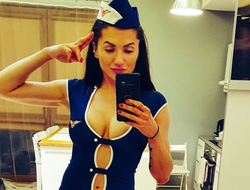 фото - Усик подписал контракт, Бродницка в вызывающем наряде, Тактаров на Андреевском спуске — соцсети 