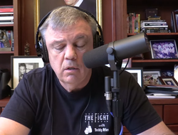 фото - Бой Канело-Чарло. Атлас ставит на победу раздельным решением