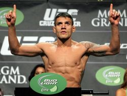 фото - Дос Аньос: «Хочу взять реванш у Нурмагомедова»