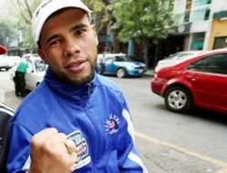 фото - «Хуанма» избил человека в магазине мобильной связи?