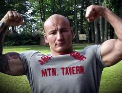 фото - Артур Шпилька победил Мануэля Кесаду «табуреткой»