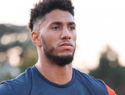 фото - Тони Йока запретили выступать на родине, но за границу он ехать не хочет