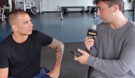Самый долгоиграющий чемпион UFC нацелен побить рекорд легенды