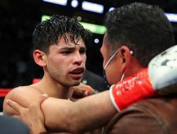 фото - Оскар Де Ла Хойя о 22-летней «звёздочке» Райане Гарсии: Сегодня он стал мужчиной!