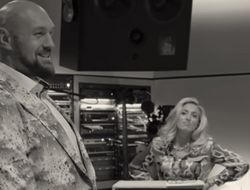 фото - Видео: Фьюри завёл, а зал спел «Усик — бомжара!»