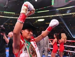 фото - Майки Гарсиа ронял, победил Джесси Варгаса