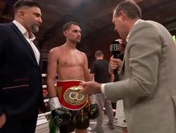 фото - Маккомб падал, а затем отобрал евротитул. Победа ветерана Ваха: видео