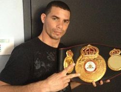 фото - Чемпион «на отдыхе» Ричард Абрил потерял право на бой за титул