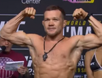 Пётр Ян победил Ядуна в жёсткой драке на UFC 299