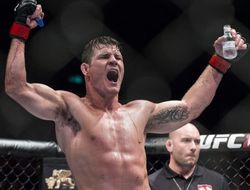 фото - UFC 199: Биспинг уничтожил Рокхолда!