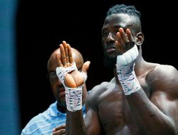 фото - Эфе Аджагба ярко забил Ника Джонса в стартовом раунде