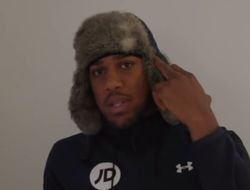 фото - Джошуа мечтает о выпивке у камина