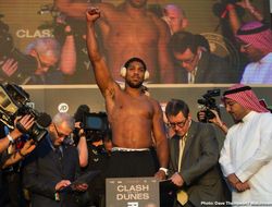 фото - Джошуа: Готов пойти на финансовые уступки, чтобы бой с Фьюри состоялся в Британии