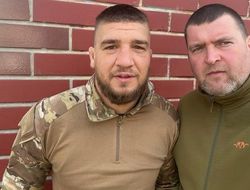 фото - Видео дня. Чемпион Bellator – с трофеем в городе-герое Ирпене