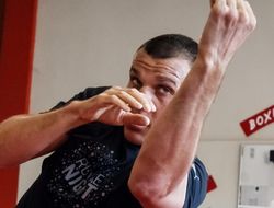 фото - Максим Власов измотал и досрочно прошёл Оланреважу Дуродолу