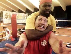 фото - Тренировка Владимира Кличко. Работа на лапах