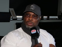 фото - «Салют Усику!» Тренер Дюбуа выразил почтение украинскому чемпиону 