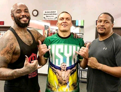 фото - Усик со спарринг-партнёрами, Фьюри в балаклаве, Бриедис играет «Besame Mucho» — соцсети 