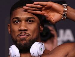 фото - «Я не комик». Джошуа не нравится, где он оказался из-за Усика