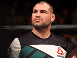 фото - UFC 200: Кейн Веласкес разбил Трэвиса Брауна