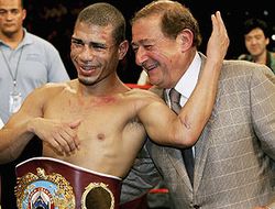 фото - Арум: «Реванш Котто и Мэйуэзера? У Флойда не будет ни шанса»