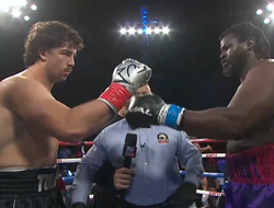 фото - Супертяж Торрез праздновал восьмую кряду досрочную победу: видео