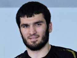 фото - Бетербиев прокомментировал подписание контракта на бой с Баррерой