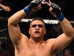 фото - UFC 225: Андрей Орловский проиграл Таю Туйвасе