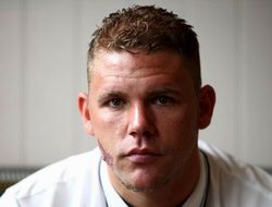 фото - Билли Джо Сондерс подписал контракт с Эдди Херном