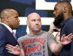 фото - Джонс хочет ещё две победы над Кормье, Даниэль ответил допинг-насмешкой