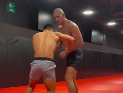 фото - К бою с Анкалаевым готов? Перейра показал навыки в борьбе и БЖЖ: видео