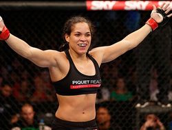 фото - UFC 196: Валентина Шевченко проиграла Аманде Нуньеш