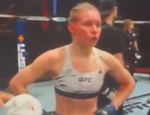Видео: россиянка Дудакова ударила тренера по лицу после поражения на UFC Fight Night 249
