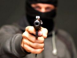 фото - Кортеж Мэйуэзера обстреляли, его телохранитель ранен