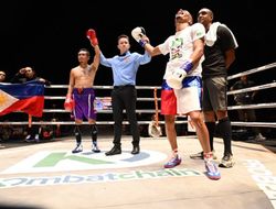 фото - Окровавленный Эдвардс побил Маму, скандал в бою Ньетеса и Хименеса