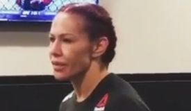 Легендарная экс-чемпионка UFC передумала выходить на пенсию