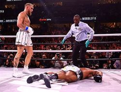 фото - Джейк Пол вырубил Тайрона Вудли. Реакция боксёрской и ММА общественности